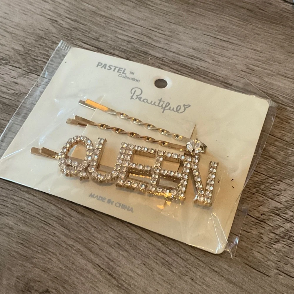 Gold 'QUEEN' Rhinestone Hair Clip Set